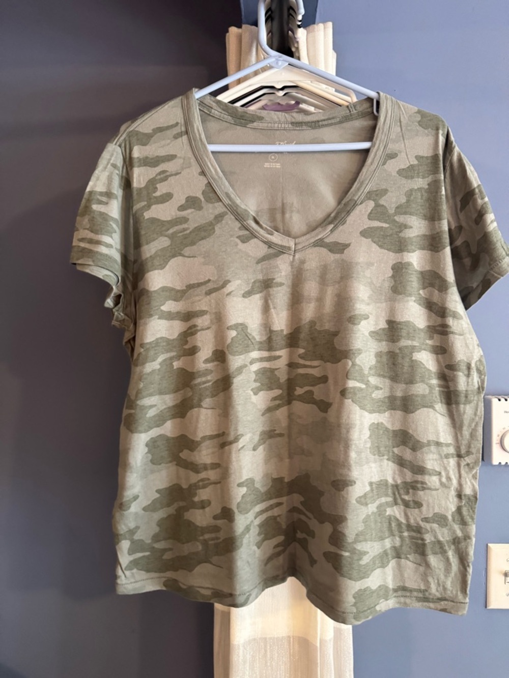 Universal Thread Olive Camo V-Neck Short Sleeve Tee